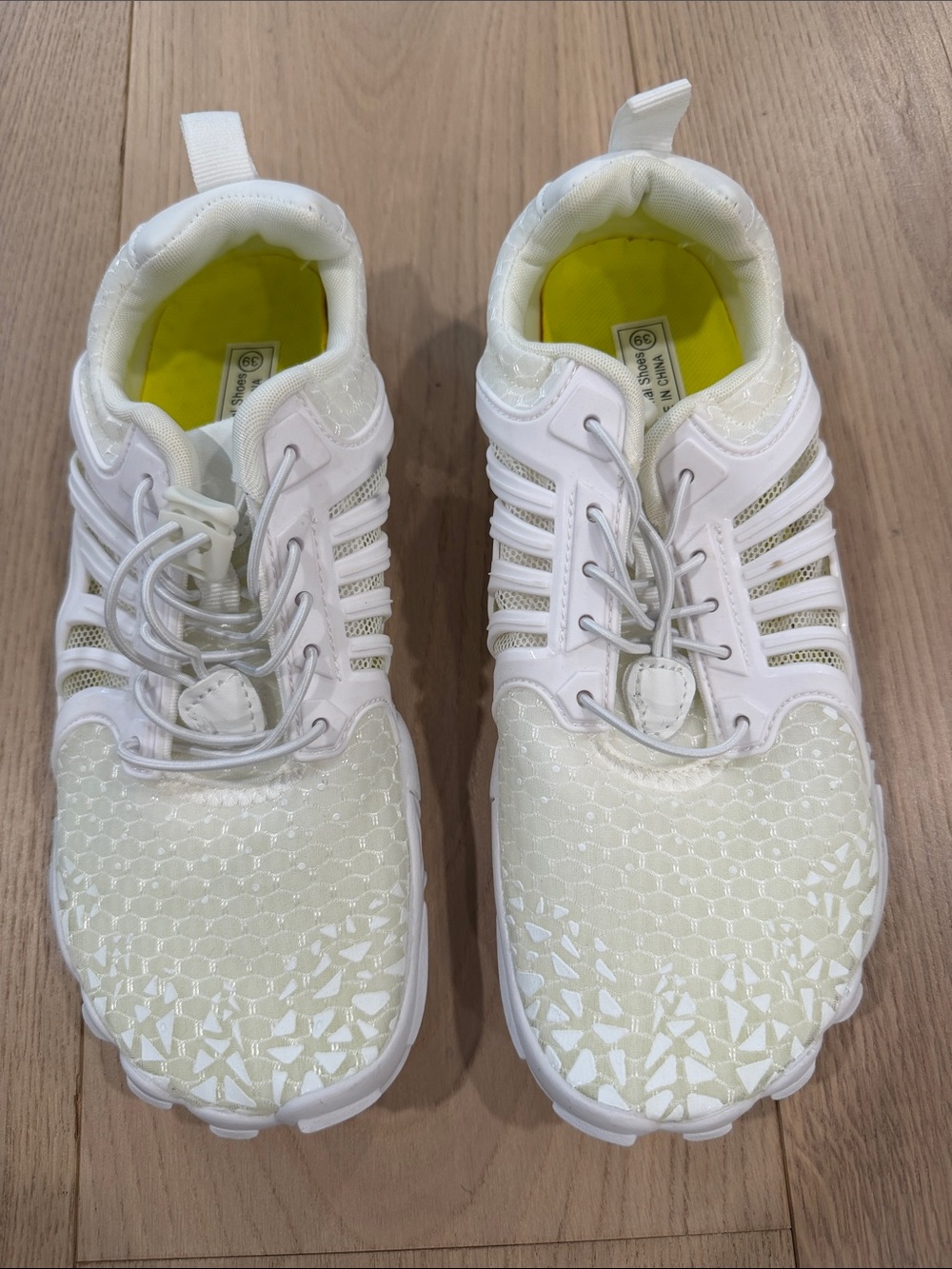 NWOT Women’s White Water Shoes Size 39 European / 8.5 US
